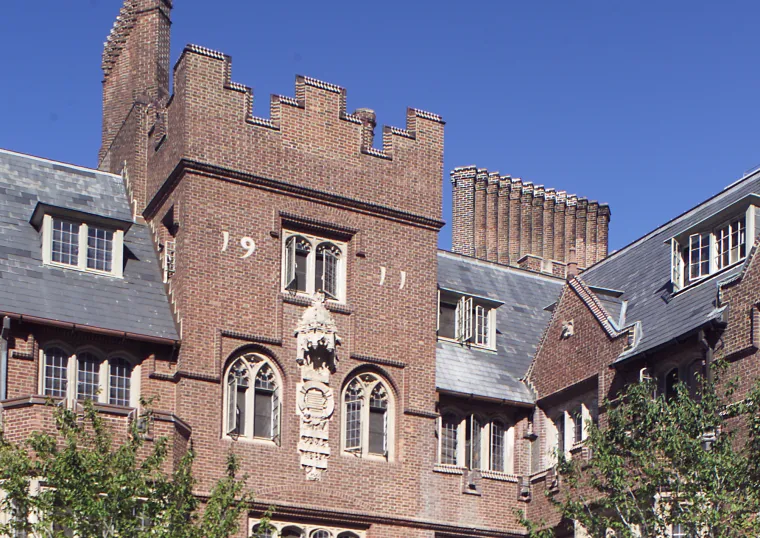A building in the Quad with the date "1911" visible